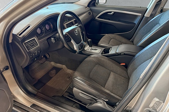Volvo XC70 10 of 17