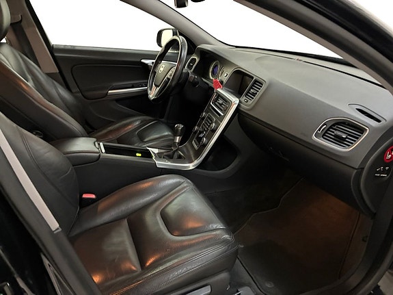 Volvo S60 4 of 5