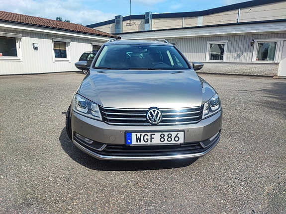Volkswagen Passat 2 of 5