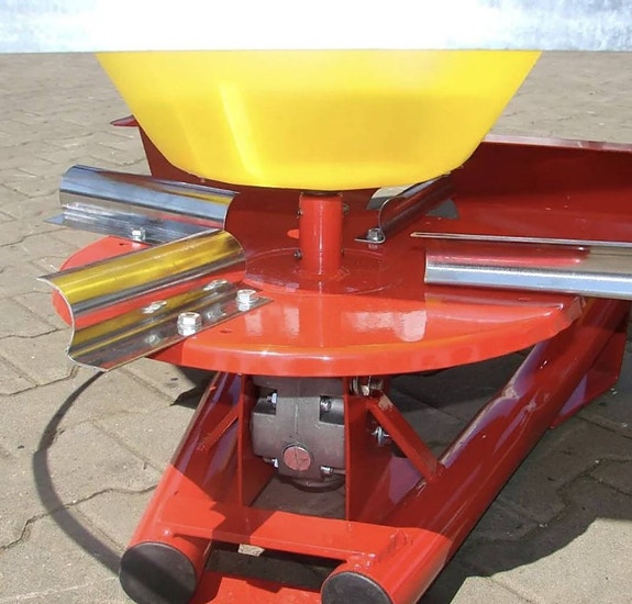 Bogserad spridare 300 liter 5 of 6