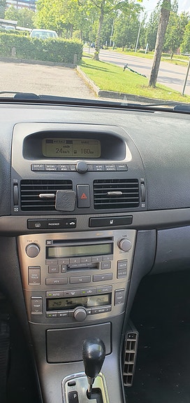 Toyota Avensis 2 of 5