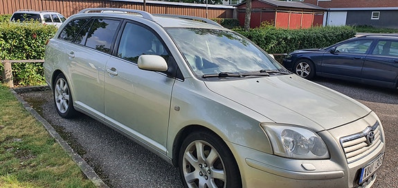 Toyota Avensis 4 of 5