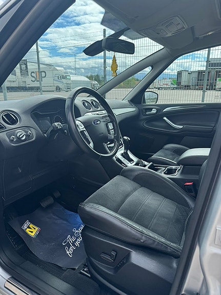 Ford S-MAX 6 of 14