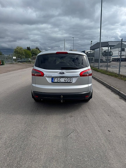 Ford S-MAX 2 of 14