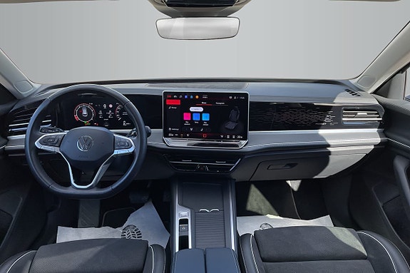 Volkswagen Passat 12 of 18