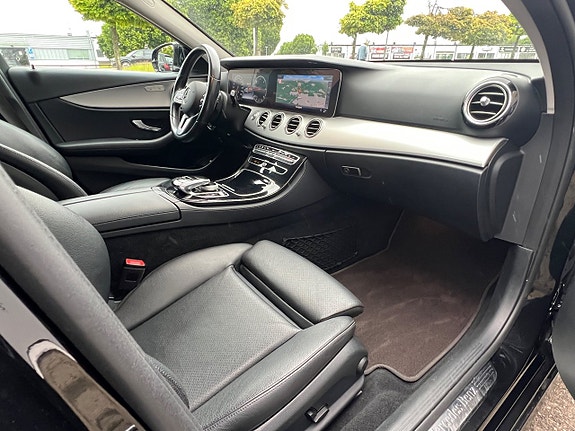 Mercedes-Benz E220 12 of 28