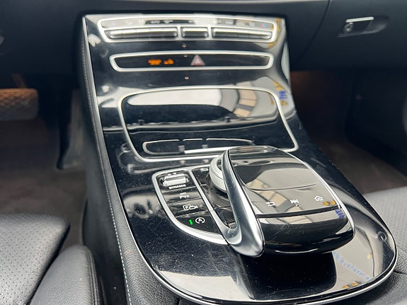 Mercedes-Benz E220 9 of 28