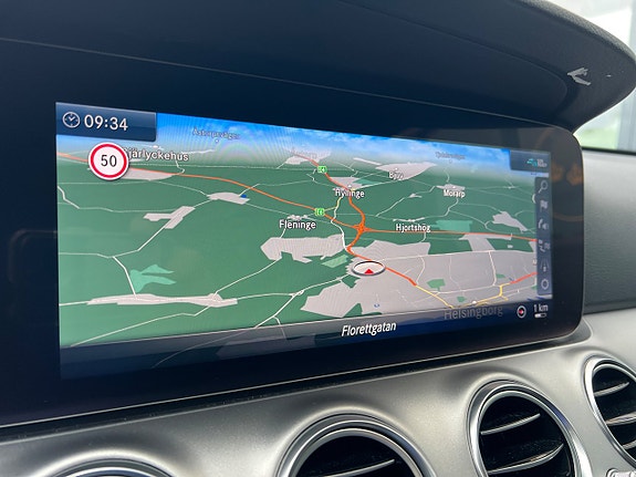 Mercedes-Benz E220 21 of 28