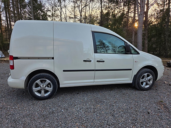Volkswagen Caddy 2 of 5