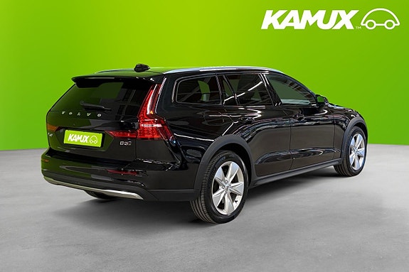 Volvo V60 Cross Country 4 of 5