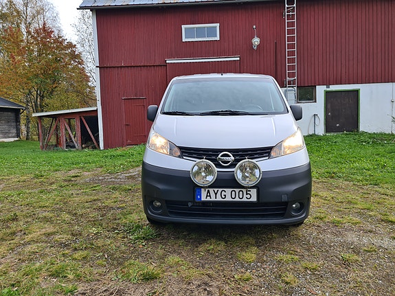 Nissan NV200 3 of 5