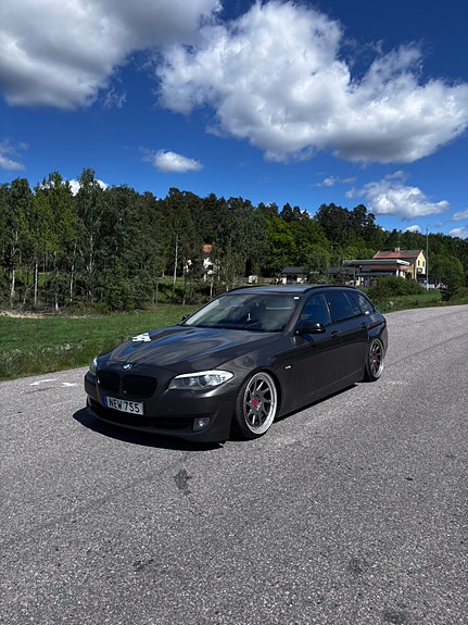 BMW 520d 2 of 5
