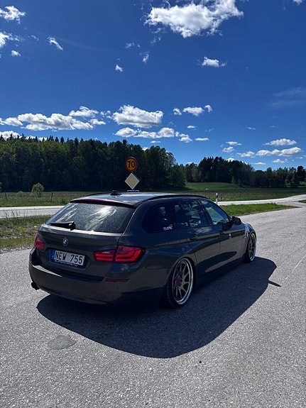 BMW 520d 3 of 5