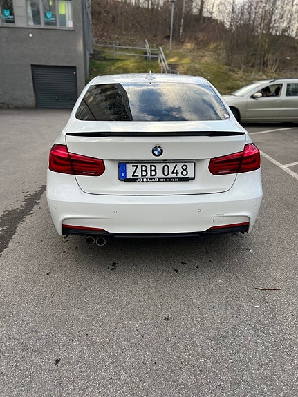 BMW 320d 4 of 5