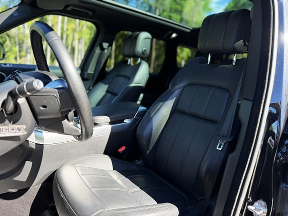 Land Rover Range Rover Sport 16 of 30