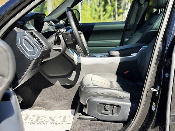 Land Rover Range Rover Sport 14 of 30
