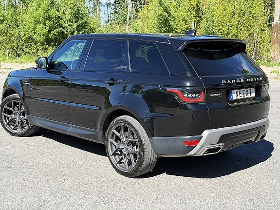 Land Rover Range Rover Sport 3 of 5