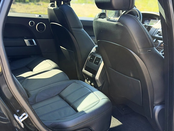 Land Rover Range Rover Sport 21 of 30