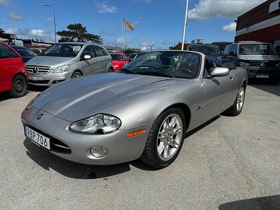 Jaguar XK 2 of 5