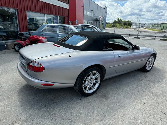 Jaguar XK 3 of 5