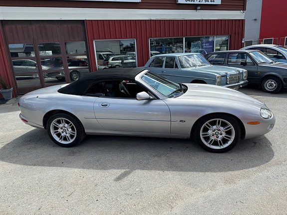 Jaguar XK 4 of 5