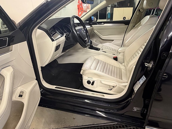 Volkswagen Passat 10 of 24