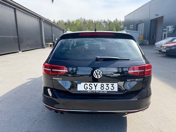 Volkswagen Passat 14 of 24
