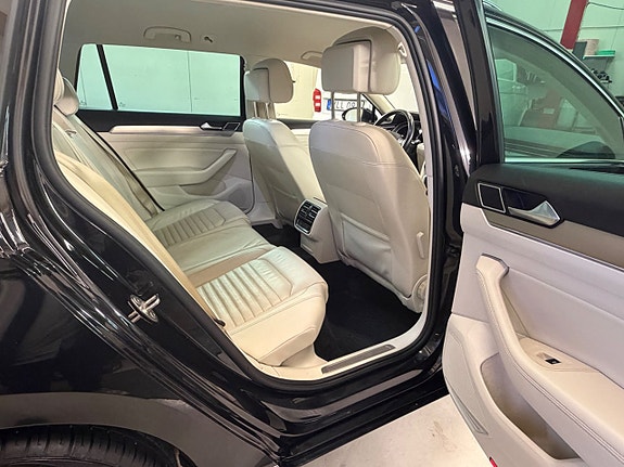 Volkswagen Passat 7 of 24