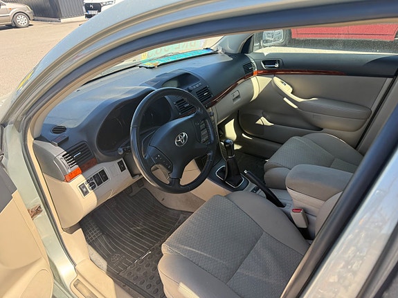 Toyota Avensis 5 of 5