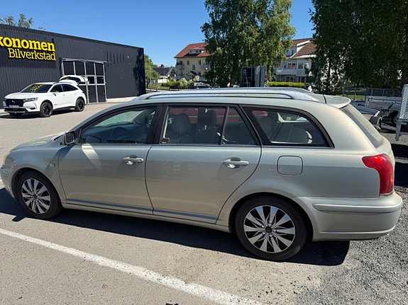 Toyota Avensis 7 of 8