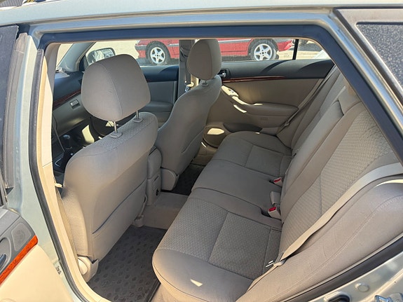 Toyota Avensis 6 of 8