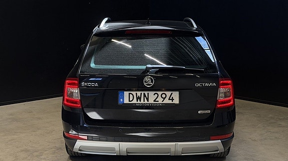 Skoda Octavia Scout 6 of 23