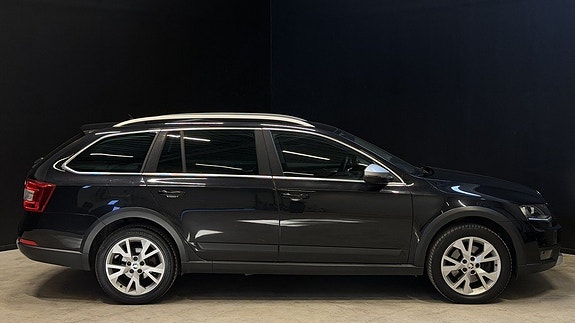Skoda Octavia Scout 8 of 23