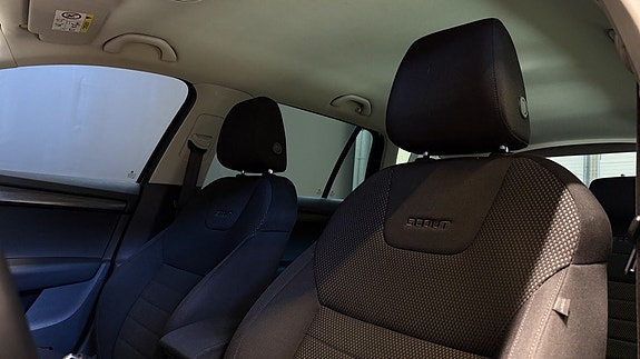 Skoda Octavia Scout 12 of 23