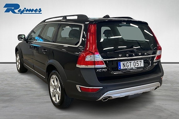 Volvo XC70 2 of 5