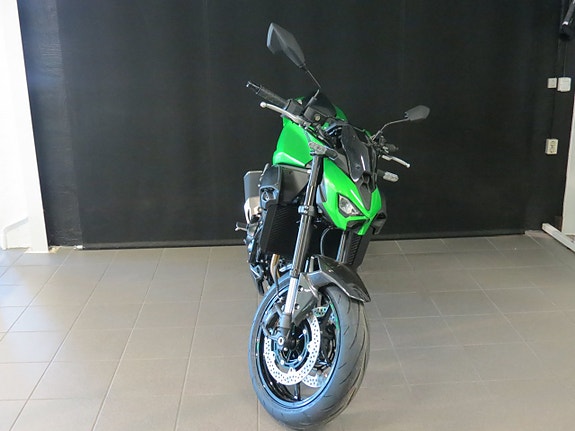 Kawasaki Z 900 3 of 6