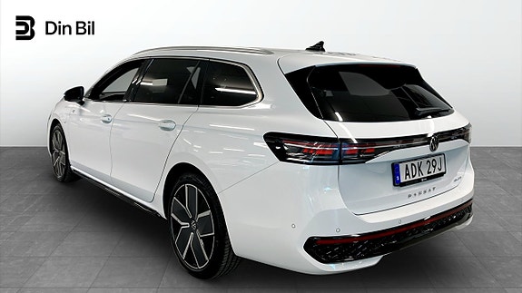Volkswagen Passat 3 of 14