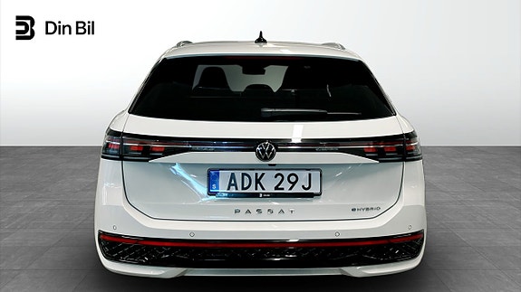 Volkswagen Passat 5 of 14