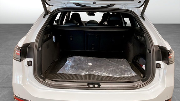 Volkswagen Passat 13 of 14