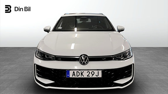 Volkswagen Passat 4 of 14