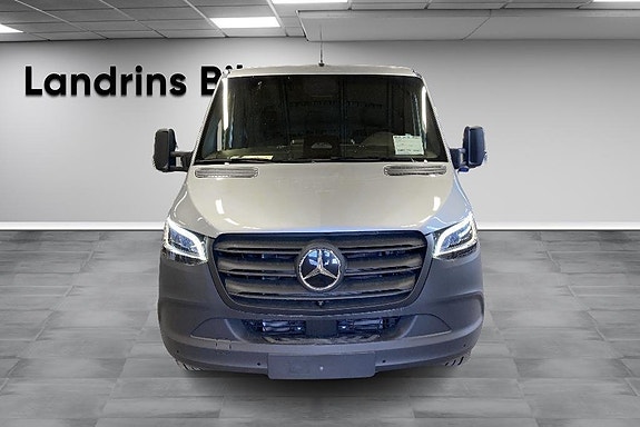 Mercedes-Benz eSprinter 420 2 of 18