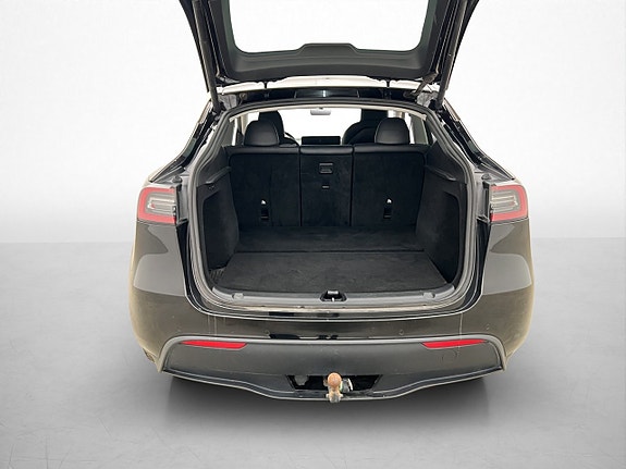 Tesla Model Y 11 of 30