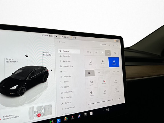 Tesla Model Y 28 of 30