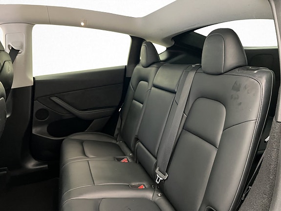 Tesla Model Y 14 of 30