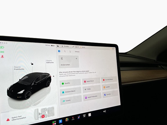 Tesla Model Y 24 of 30