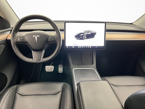 Tesla Model Y 15 of 30