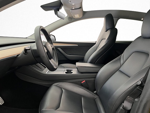 Tesla Model Y 17 of 30