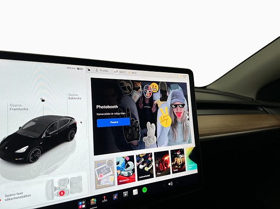 Tesla Model Y 23 of 30