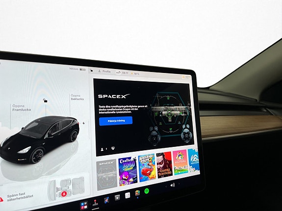 Tesla Model Y 22 of 30