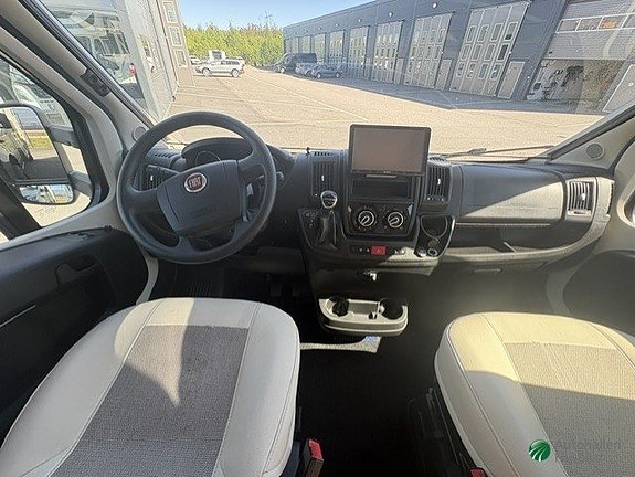 Eura Mobil PRS 730 EB / Alde / Låga långbäddar / Taksäng 4 of 17